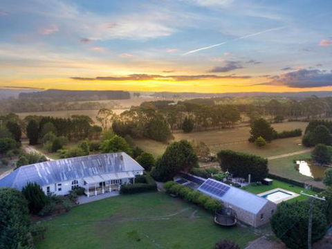 Wembley House Southern Highlands With 4pm Check Out Sunday - Accommodation Fremantle 0