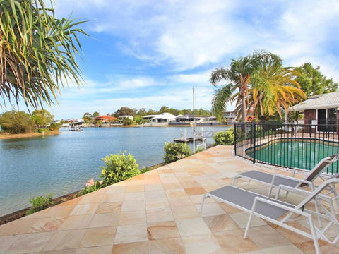 April 19 4 Bedroom Home On Canal With Pool Pontoon Aircon & WiFi! - Accommodation Fremantle 3