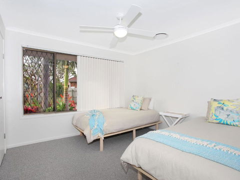 April 19 4 Bedroom Home On Canal With Pool Pontoon Aircon & WiFi! - Accommodation Fremantle 2