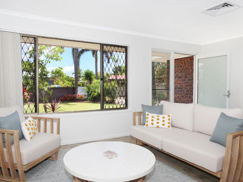 April 19 4 Bedroom Home On Canal With Pool Pontoon Aircon & WiFi! - Accommodation Fremantle 4