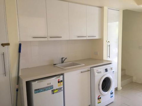 The White House Sandy Point - Accommodation Fremantle 2