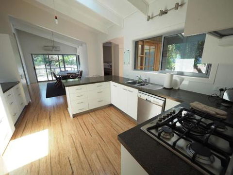 Sleepy Hollow Sandy Point - Accommodation Fremantle 3