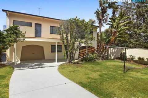 Beachfront Delight 14b Bareena Avenue - Accommodation Fremantle 2