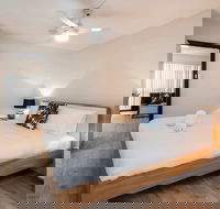 Modern 1 Bedroom Apartment Near the River and the City - Accommodation Fremantle