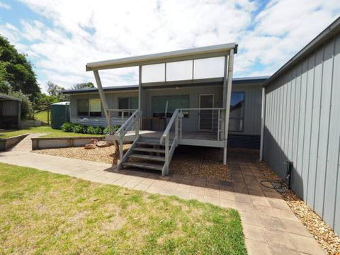 27 Beach Parade Sandy Point - Accommodation Fremantle 0