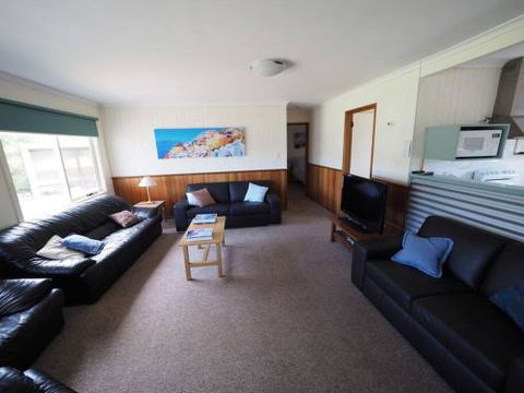27 Beach Parade Sandy Point - Accommodation Fremantle 2