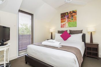 Sydney Harbor Town Houses Longs Ln - Accommodation Fremantle 0