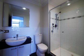 Spacious Apartment With Sea Views - Accommodation Fremantle 3
