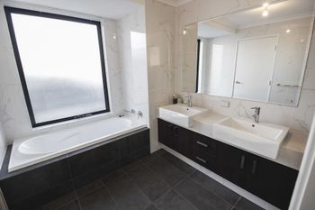 South Beach Pool Home - Accommodation Fremantle 6