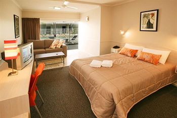 Discovery Cairns - Accommodation Fremantle 3