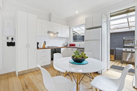 AMORE - Accommodation Fremantle 4