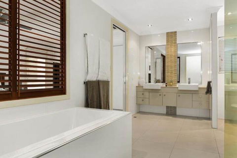 Luxury Home Near Marina - Accommodation Fremantle 6