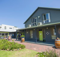 Dunsborough Beachouse YHA Backpackers