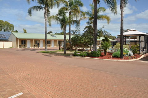 Pinjarra Resort - Accommodation Fremantle 0