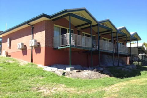 Tenterfield Golf Club Fairways Lodge - Accommodation Fremantle 0
