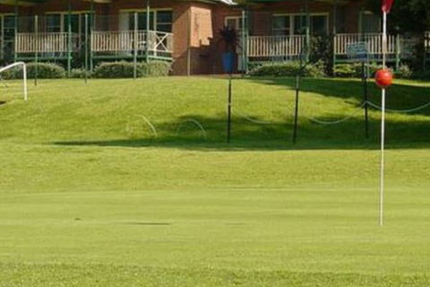 Tenterfield Golf Club Fairways Lodge - Accommodation Fremantle 2