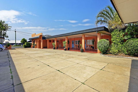 Riviera Motel Bundaberg - Accommodation Fremantle 1