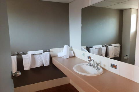 Crystal Fountain Motel Albury - Accommodation Fremantle 6