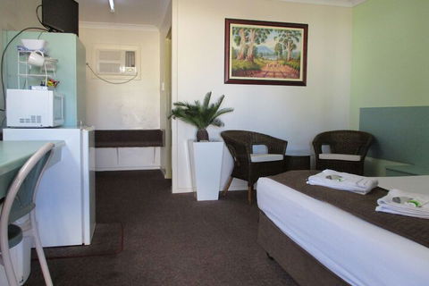 Longreach Motel - Accommodation Fremantle 7