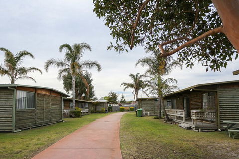 Lazy Acre Log Cabins - Accommodation Fremantle 1
