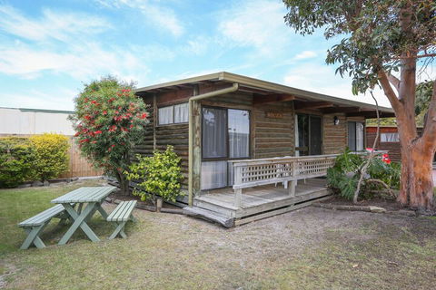Lazy Acre Log Cabins - Accommodation Fremantle 6