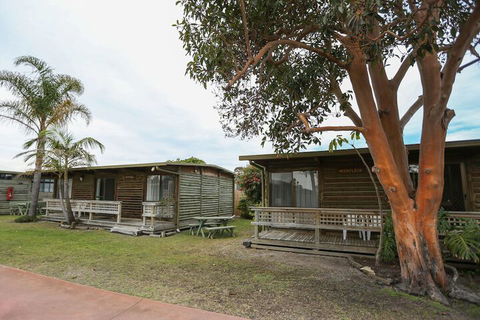 Lazy Acre Log Cabins - Accommodation Fremantle 7
