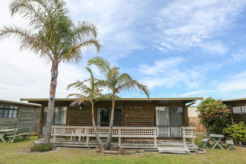 Lazy Acre Log Cabins - Accommodation Fremantle 3