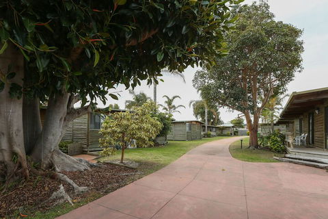 Lazy Acre Log Cabins - Accommodation Fremantle 4