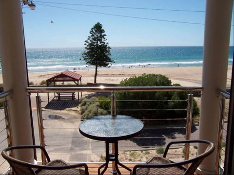 Christies No 1 Esplanade - Accommodation Fremantle 4