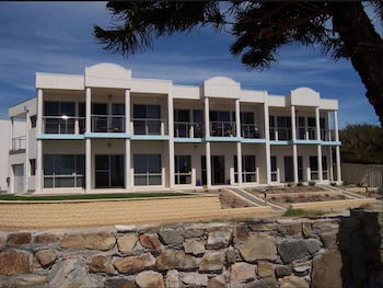 Christies No 1 Esplanade - Accommodation Fremantle 5