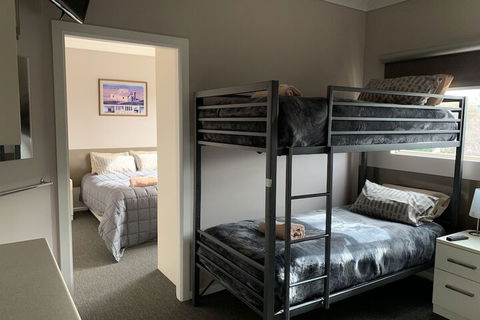 Aalberg Chalet - Accommodation Fremantle 5