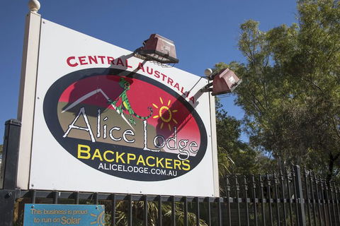 Alice Lodge Backpackers - Accommodation Fremantle 2