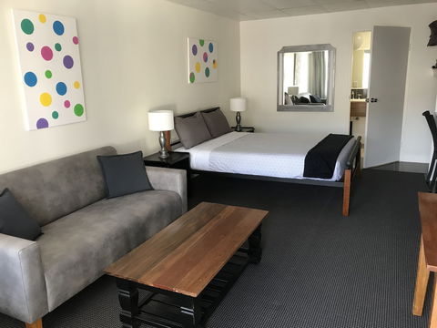 Cook's Endeavour Motor Inn - Accommodation Fremantle 2