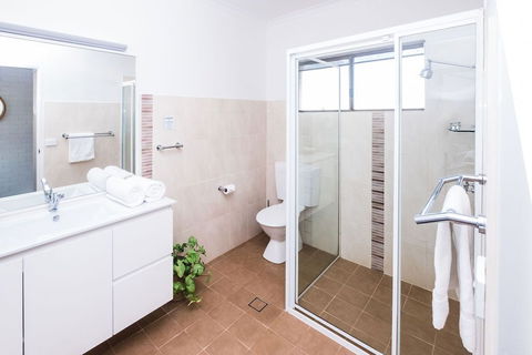 Mollymook Seascape Motel & Apartments - Accommodation Fremantle 5