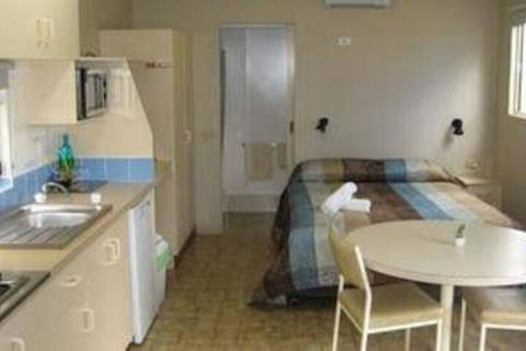 West Wyalong Caravan Park - Accommodation Fremantle 4