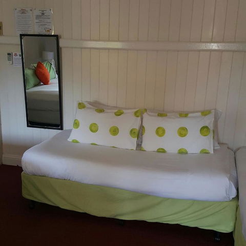 Joes Waterhole Hotel - Accommodation Fremantle 5