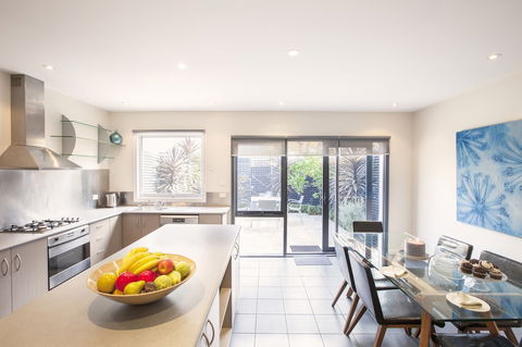 BOUTIQUE STAYS - Roxys Place - Accommodation Fremantle 2