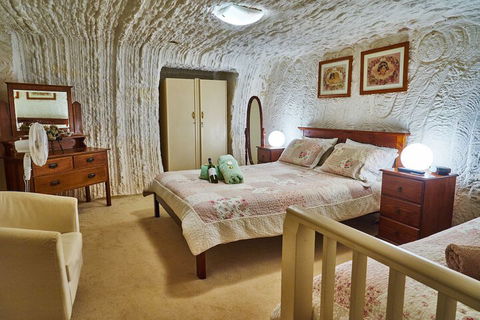 Underground Bed And Breakfast - Accommodation Fremantle 2
