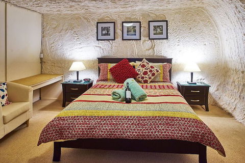 Underground Bed And Breakfast - Accommodation Fremantle 3