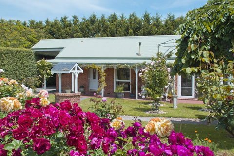 Lakeside Cottage - Accommodation Fremantle 1