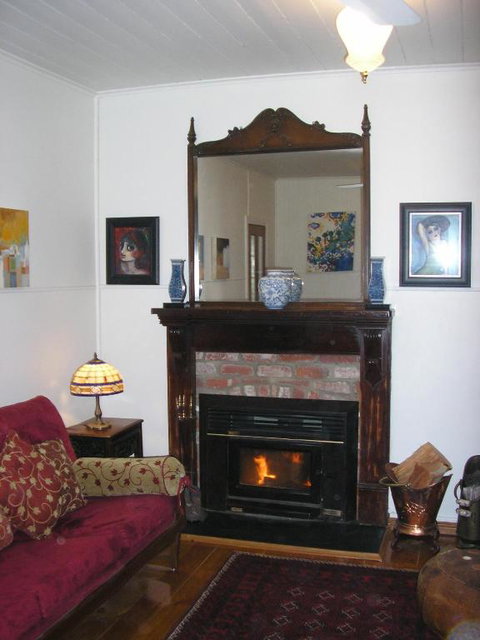 C & As Cottage - Accommodation Fremantle 6