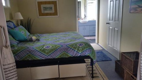 Wyreepi Caribbean Chalet - Accommodation Fremantle 4