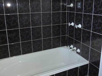 Melview Greens Serviced Apartments - Accommodation Fremantle 2