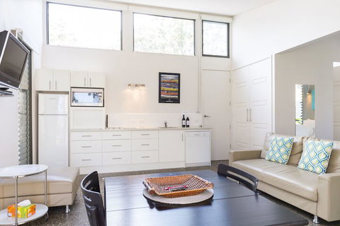 By The Beach B&B And Apartments - Accommodation Fremantle 4