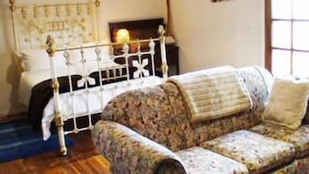 Albury Cottages - Accommodation Fremantle 2