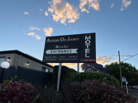 Asters On James Motor Inn - Accommodation Fremantle 2