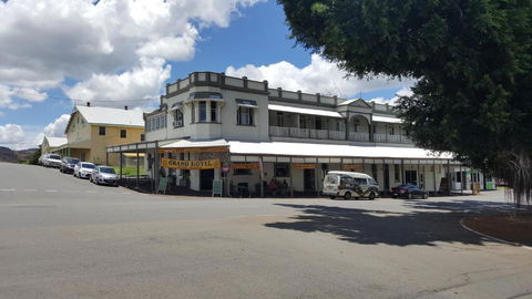 Grand Hotel Mount Morgan - Accommodation Fremantle 2