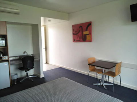 Country Roads Motor Inn Dysart - Accommodation Fremantle 5