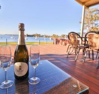 Lakefront Simplicity - Accommodation Fremantle