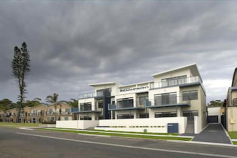 Mollymook Beachfront Executive Apartment - Accommodation Fremantle 0